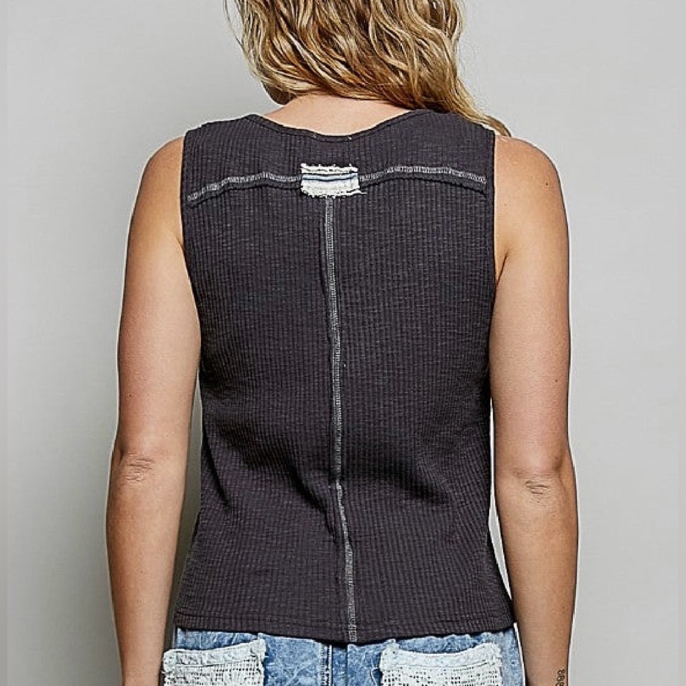 POL-Sleeveless Star Appliqué Tank Top - Black - Picture 2 of 2